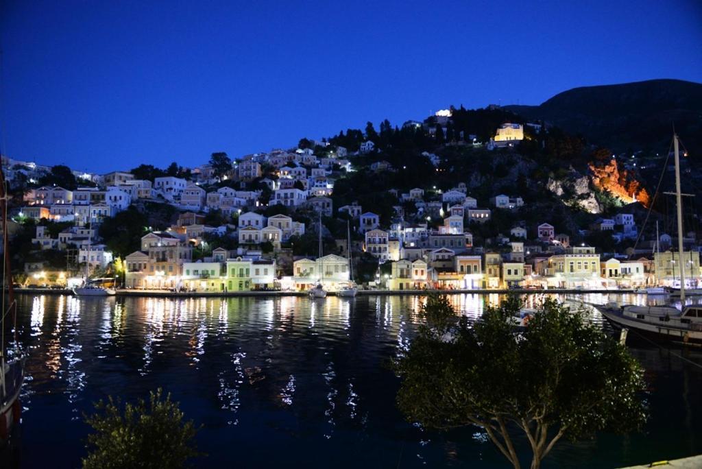 Symi Blue Port Apartment Exteriör bild